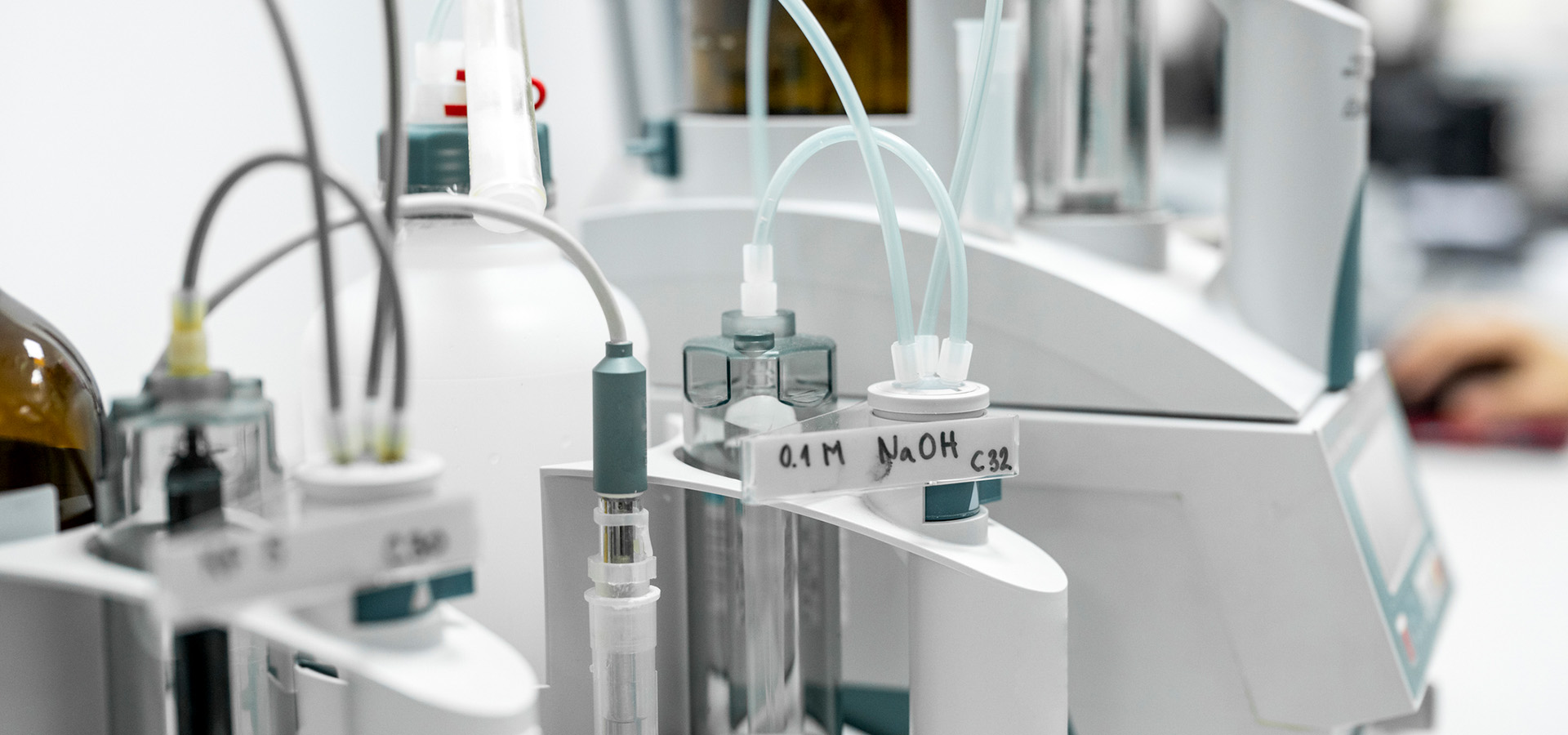 Ansaugen von Flüssigkeiten: Direkter Flüssigkeitstransfer vs. Flüssigkeitstransfer unter Vakuum