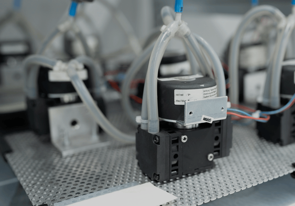 La pompe à membrane NMP 850.1.2 a été soumise à des conditions de fonctionnement exigeantes afin d’évaluer sa fiabilité à long terme.
