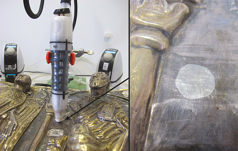 创新的电解清洗方法使用两台 KNF SIMDOS® 10 定量泵。照片来源： © Romain Jeanneret – Atelier de restauration de l’Abbaye de Saint-Maurice