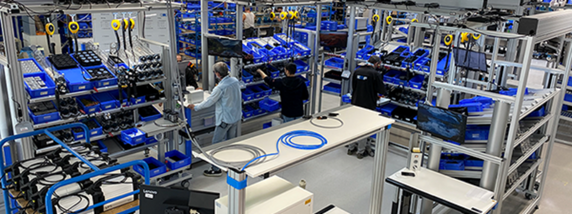 Video tour through parts of KNF's production with a view of the arrangement of the assembly stations for pumps
