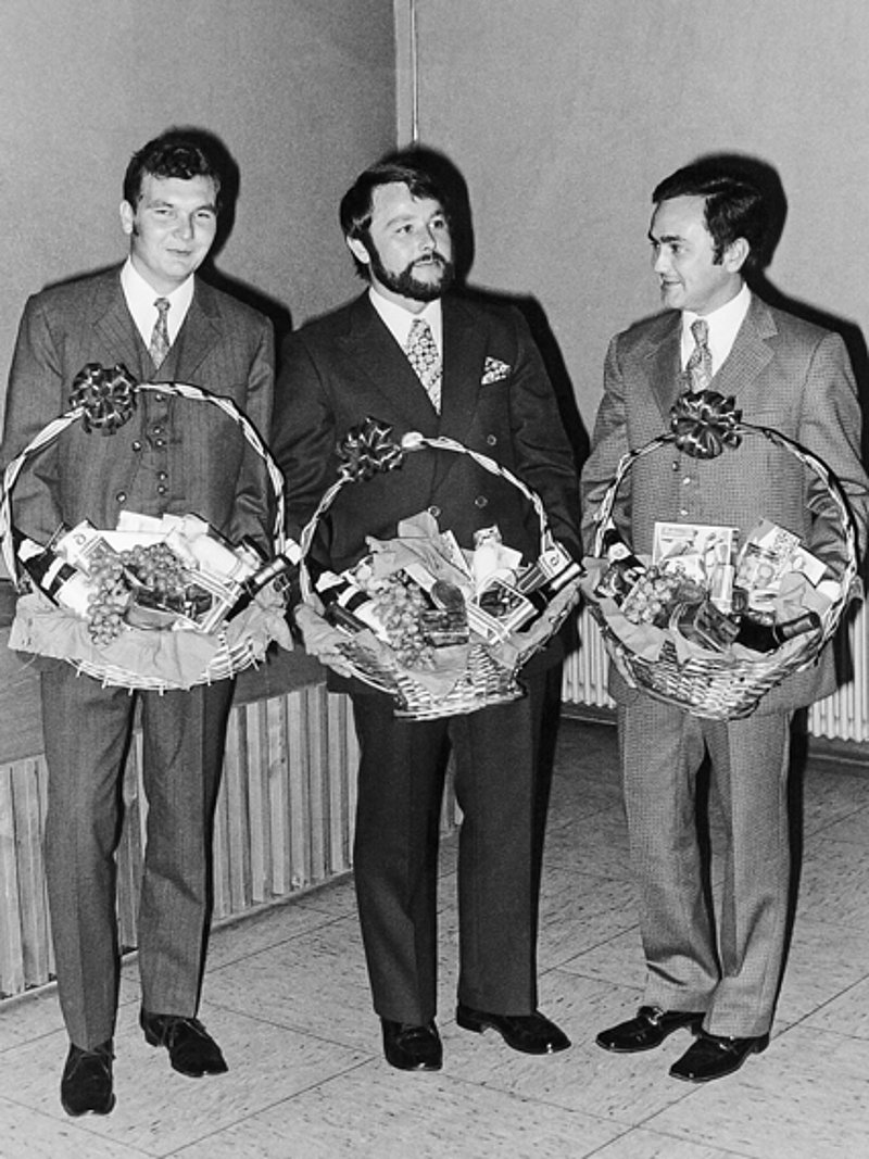 Klaus Lakies, Alexander Gagg et Horst Brändle (d.g.à.d.) sont récompensés pour leurs nombreuses années de service.