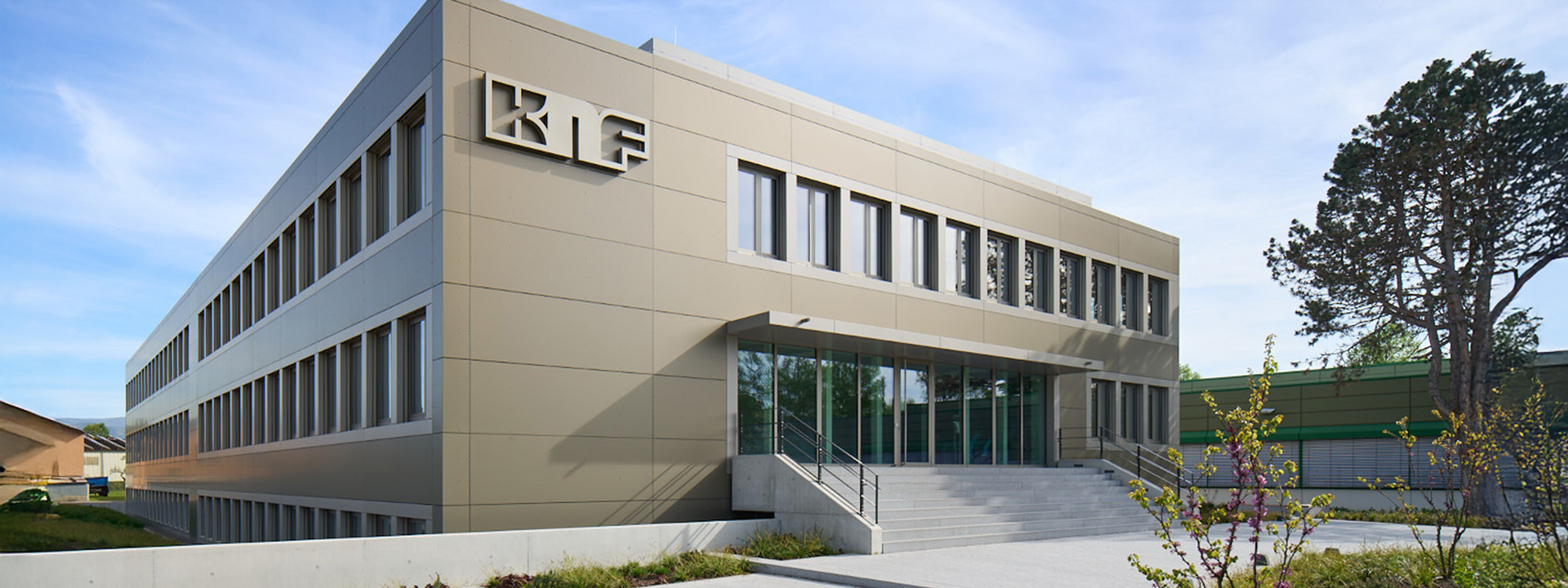 Outside view of the building of KNF Neuberger GmbH in Munzingen.