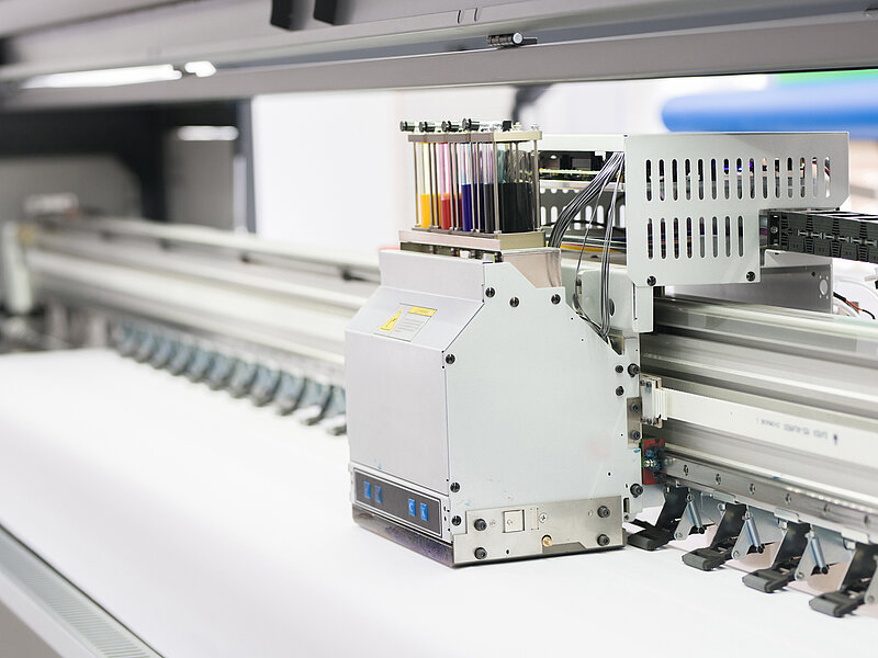 Drop-on-Demand inkjet printers are sophisticated systems used for printing labels, packaging, billboards, tiles, or textiles. They eject ink droplets only when required and combine precision and speed to meet the diverse needs of the various industries.