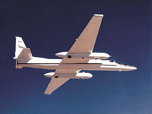 L’avion de recherche ER-2 de la NASA a été utilisé pour la mesure de la pollution de l’air aux États-Unis. (NASA Photo / Jim Ross)
