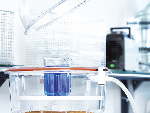 KNF biedt intelligente en compacte pompen en systemen voor diverse laboratoriumtoepassingen.