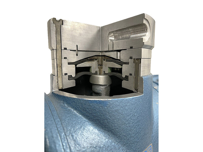 Die volle Funktionsfähigkeit der Sicherheitsmembran wird durch die fortschrittliche Pumpenkonstruktion gewährleistet, da sie nur zum Einsatz kommt, wenn die Arbeitsmembran reißt oder bricht, was äußerst selten vorkommt.