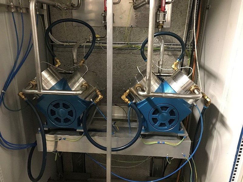 Le choix des pompes à membrane KNF a été fait en raison de leur exceptionnelle propreté, de leur étanchéité aux gaz, de leur fiabilité et de leur capacité à être adaptées aux exigences du CERN.