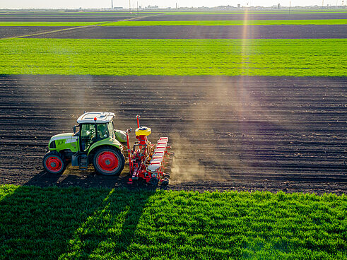 Manure pit emissions are a challenge in a variety of farming and other agricultural applications.